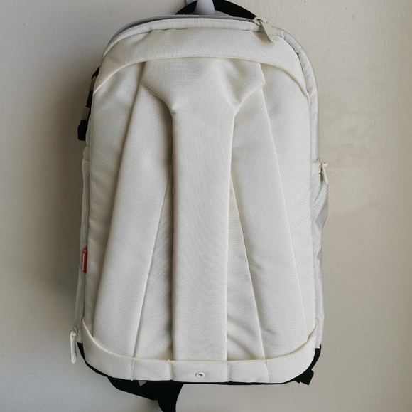 Manfrotto Agile Like New V Sling S. W. Style Camera Bag - Picture 2 of 9